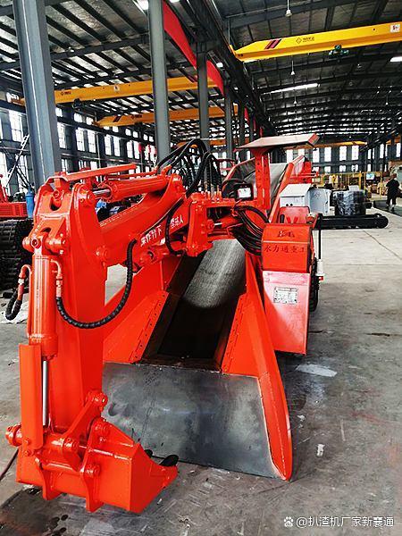 扒渣機(jī)帶破碎錘 礦用扒渣機(jī)行走馬達(dá)減速器漏油故障和解決方法